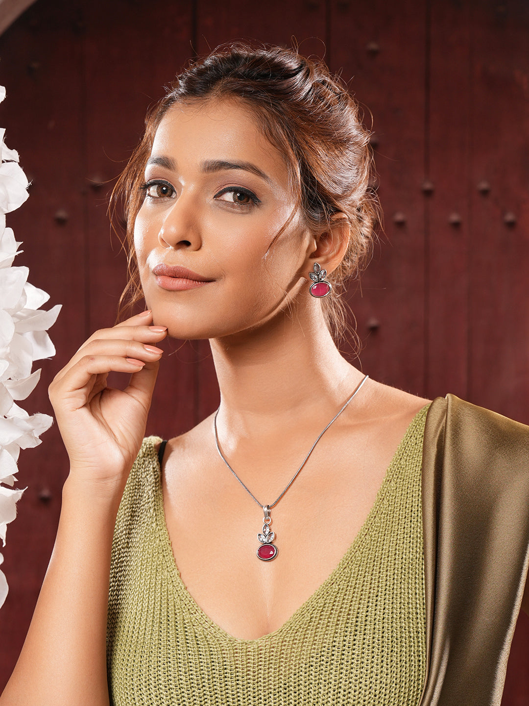 Oxidised Silver Toned Ruby Red  & White Stone Studded Floral Minimal Pendant Chain Jewellery Set